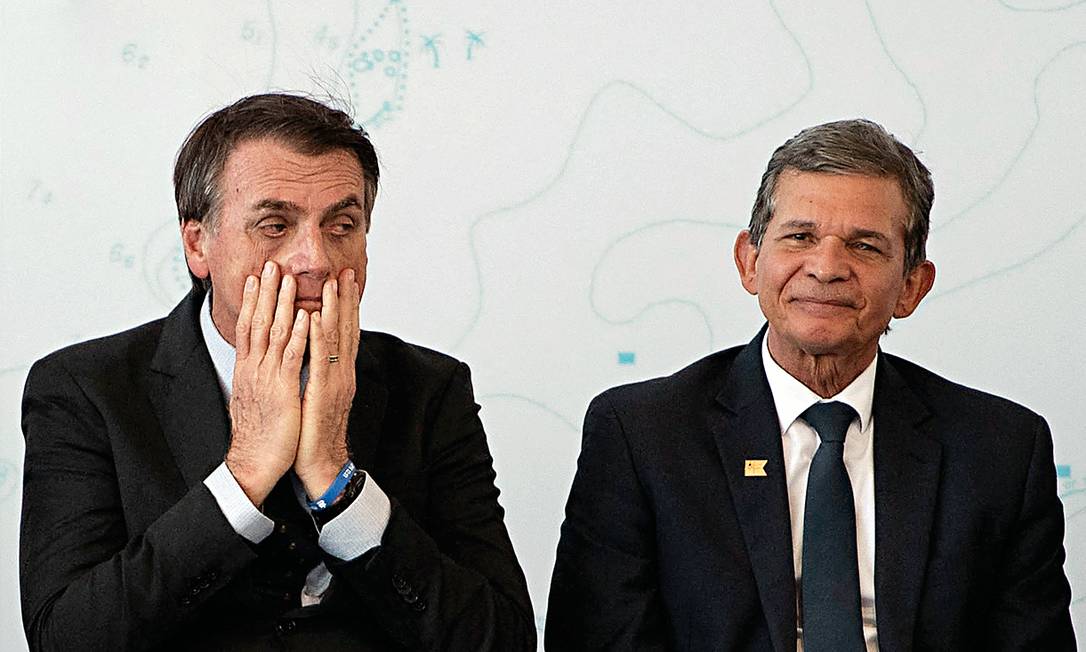 O presidente Jair Bolsonaro e o presidente da Petrobras, Joaquim Silva e Luna Foto: Mauro Pimentel / AFP