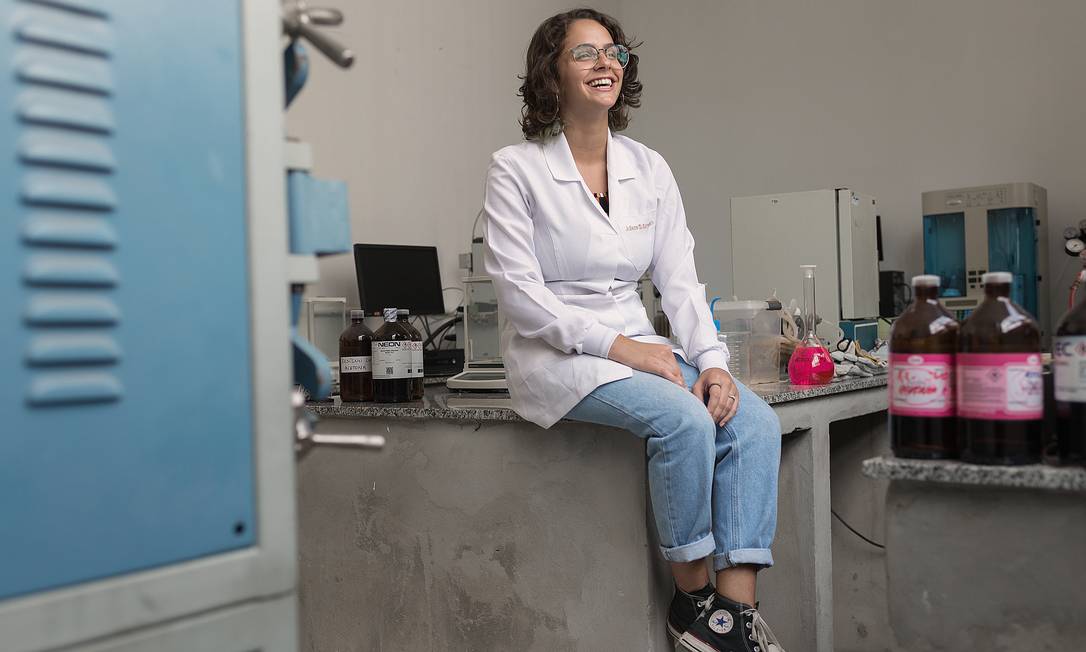 Juliana Estradioto ficou em primeiro lugar na área de ciências dos materiais na International Science and Engineering Fair, em 2019. Foto: Tiago Coelho / El País