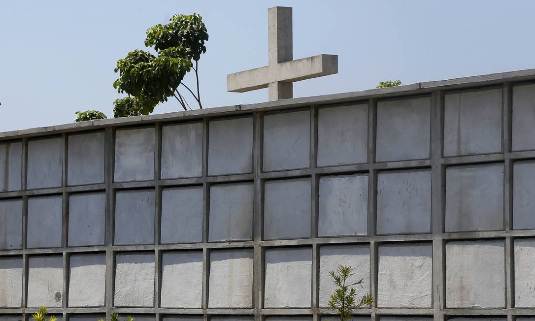 Assim como o personagem Odorico Paraguaçu, o prefeito da cidade, Washington Reis, usou um cemitério como plataforma eleitoral. Foto: Fabio Rossi / Agência O Globo