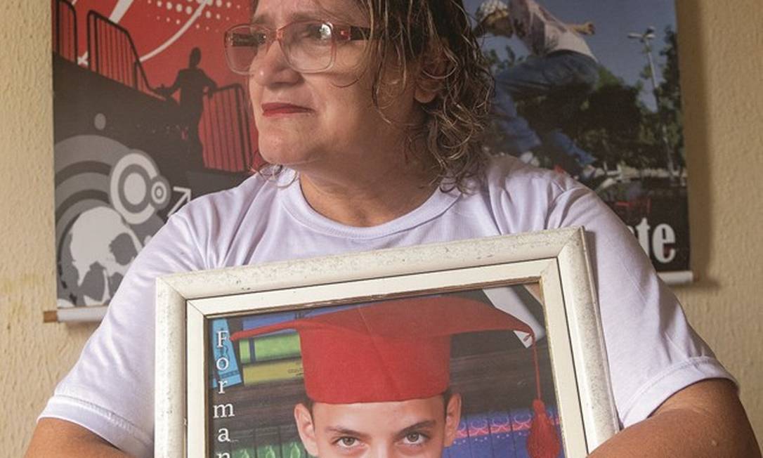 O filho de Edna, Alef, faria 23 anos nesta semana. Ele sonhava em entrar para o Exército. Foto: Thiago Gadelha / Agência O Globo