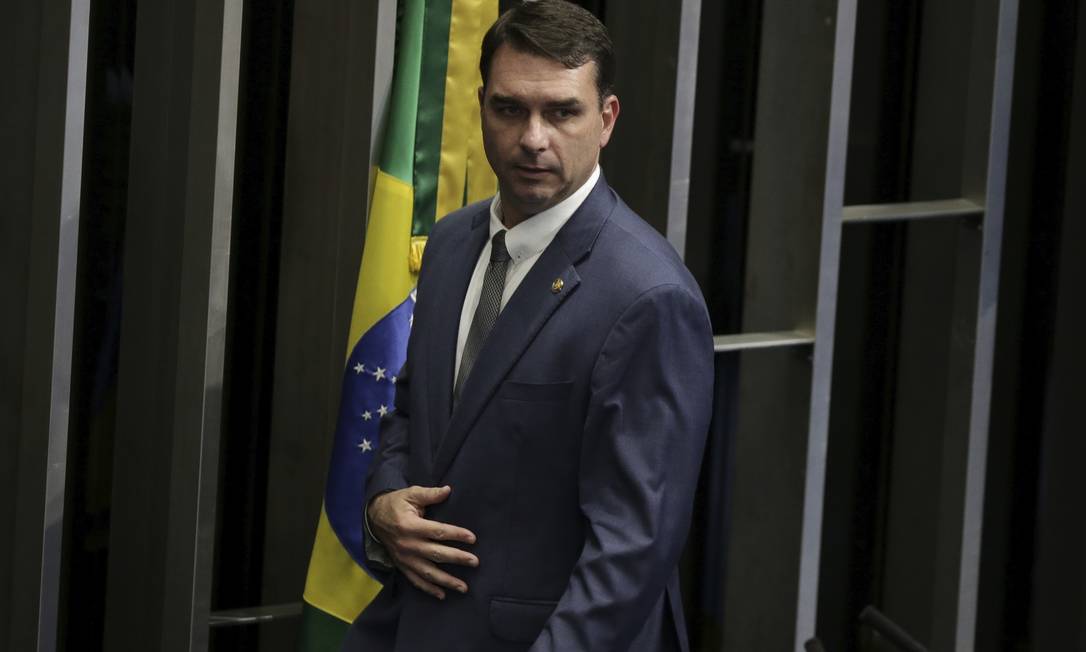 Flávio Bolsonaro recebeu o chefe da Receita em casa. Foto: Pedro Ladeira / Folhapress