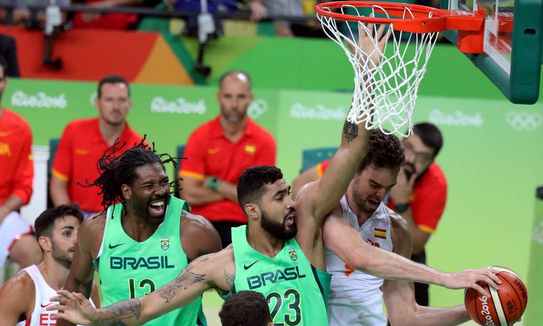 Brasil derruba Espanha no basquete e ganha de prêmio estrada mais dura