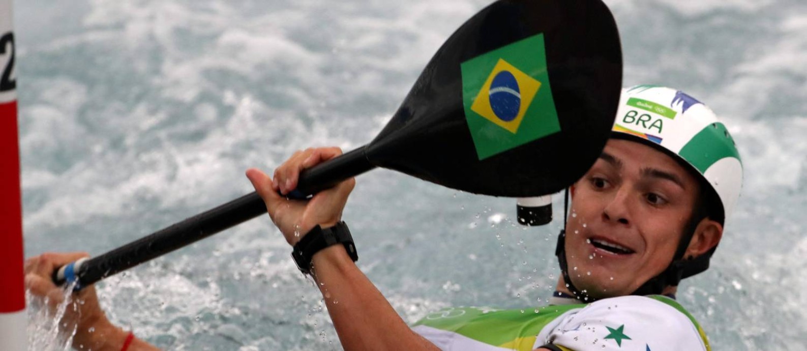 Pedro Henrique durante a prova de canoagem slalom Foto: Marcelo Carnaval / Agência O Globo