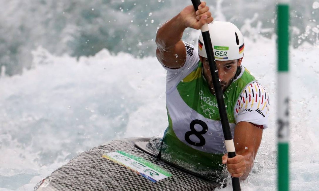 O quarto colocado, o almeão Hannes Aigner na prova de canoagem slalom Foto: Marcelo Carnaval / Agência O Globo