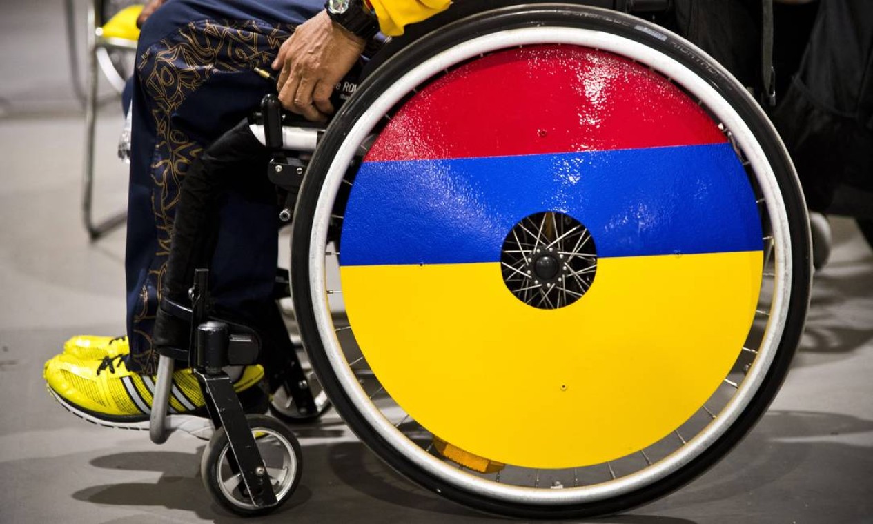 Detalhe de uma das rodas dos atletas paralímpicos Foto: Monica Imbuzeiro / Agência O Globo