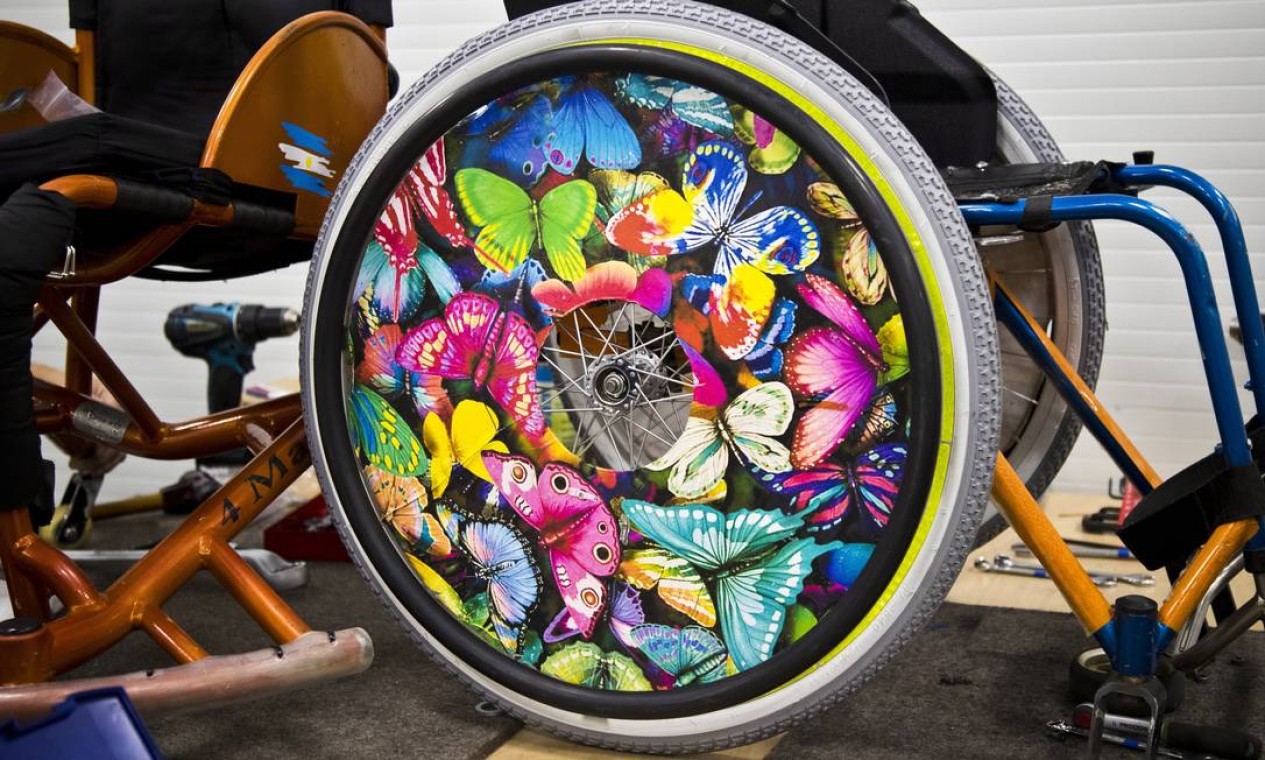 Uma das rodas vistas na Paralimpíada traz borboletas coloridas Foto: Monica Imbuzeiro / Agência O Globo