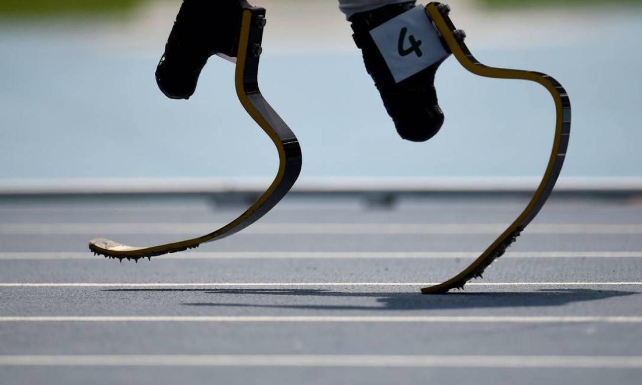 As próteses de Liam Malone, durante os 400m do atletismo Foto: CHRISTOPHE SIMON / AFP