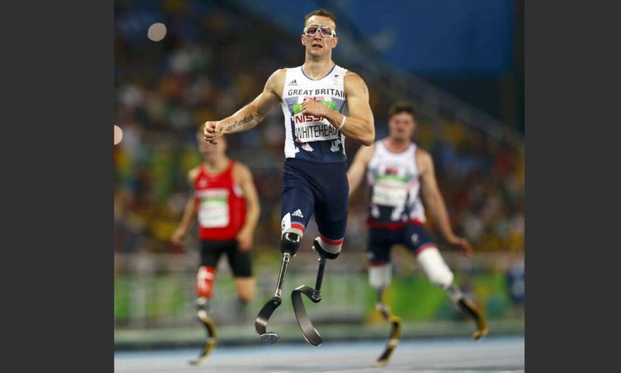 O britânico Richard Whitehead venceu a medalha de ouro na final dos 200m (T42) Foto: JASON CAIRNDUFF / REUTERS