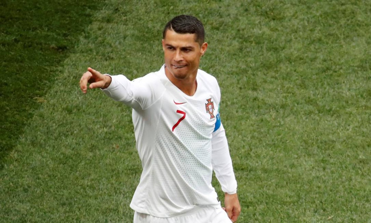 Cristiano Ronaldo entra no segundo tempo contra Marrocos e bate