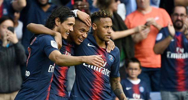 Em lista dos 11 melhores jogadores que passaram pelo PSG, Mbappé não inclui  Neymar e Cavani