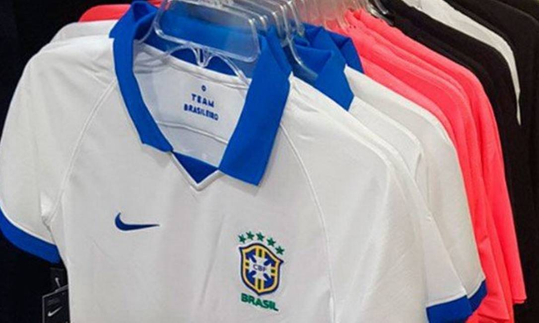 Site vaza imagem de nova camisa branca da seleção brasileira - Jornal O  Globo