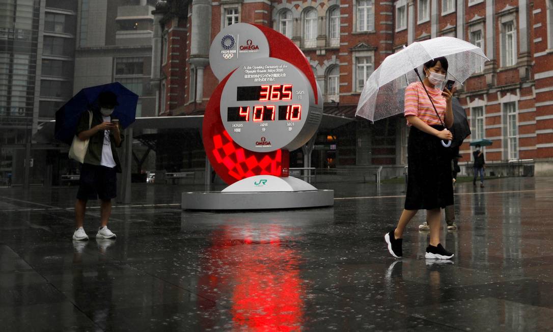 Relógio passou a contar novamente os dias para os Jogos Olímpicos de Tóquio: imagem registrada no dia em queo evento seria realziado na cidade. Foto: ISSEI KATO / REUTERS