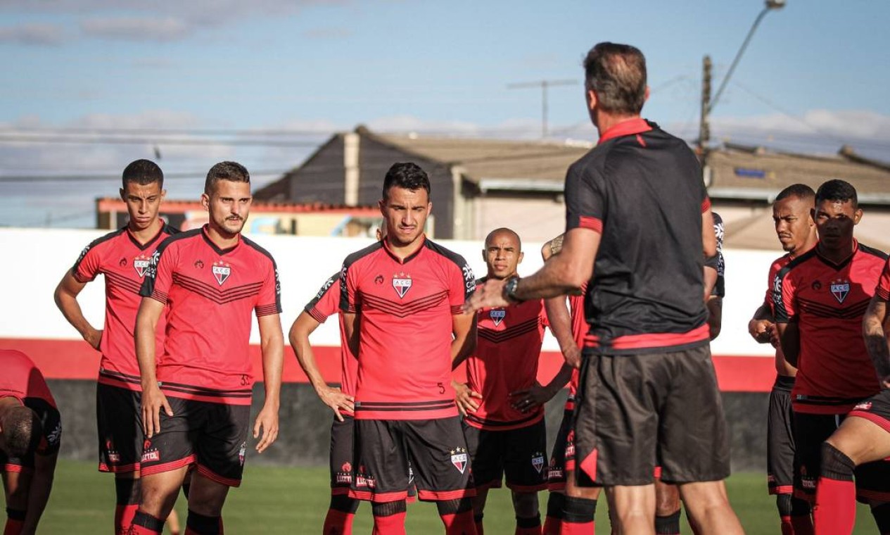 Cabem no Atlético-GO? Flamengo faz lista de dispensa e libera