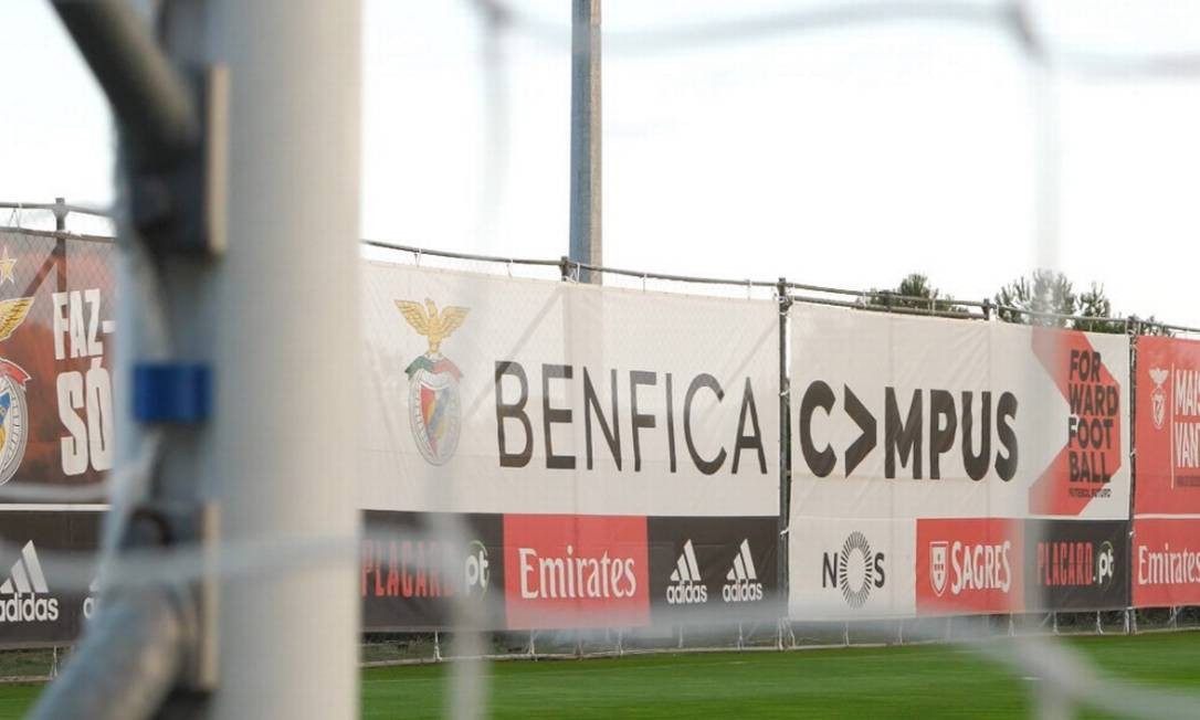 Benfica, de Jorge Jesus, tem surto de Covid-19 e quer parar por 14 dias