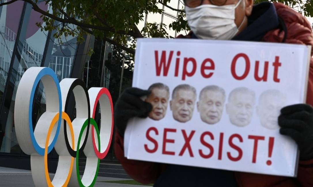 Protesto na frente do museu Olímpico Foto: PHILIP FONG/AP