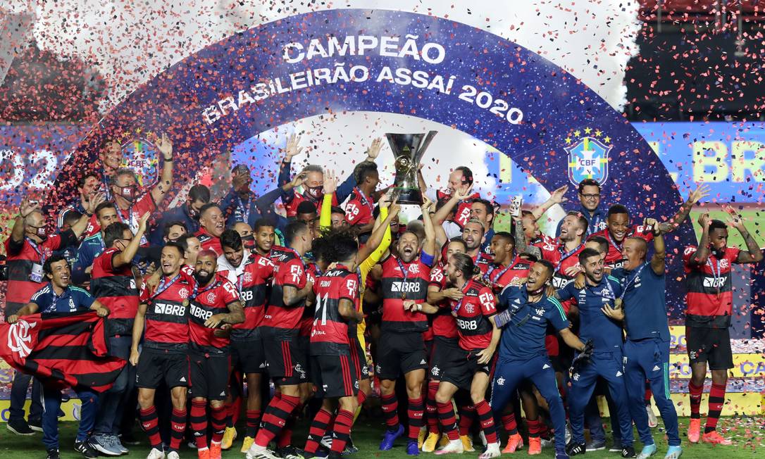 Flamengo recebe a taça de 2020, no Morumbi Foto: AMANDA PEROBELLI / REUTERS