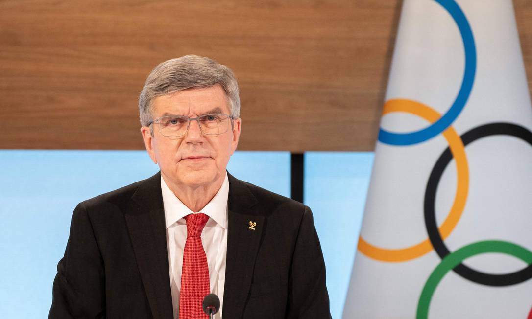Thomas Bach, reeleito presidente do COI até 2025, quer vacinar todos os atletas dos Jogos de Tóquio Foto: GREG MARTIN / AFP