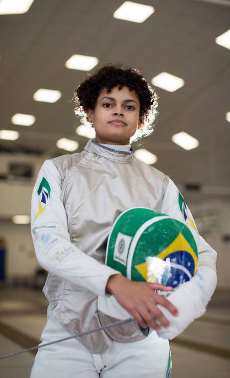 Atleta da esgrima é a primeira brasileira a figurar entre as seis melhores do ranking mundial, entre 2012 e 2013. Foto: Edilson Dantas / Agência O Globo
