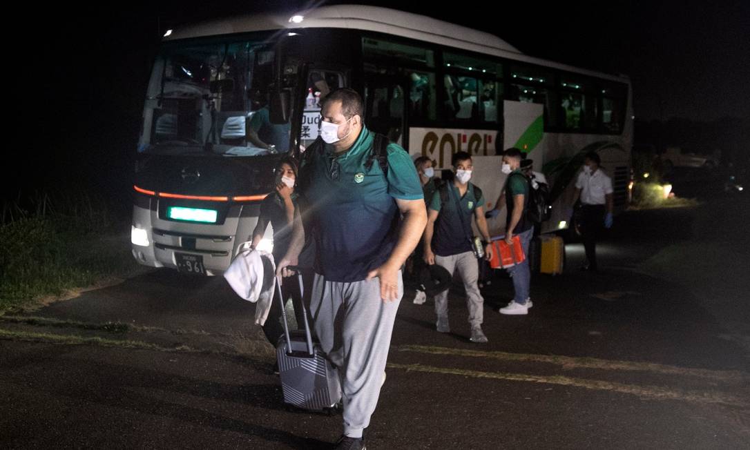 Equipe brasileira de judô na chegada ao hotel em Hamamatsu Foto: Divulgação COB
