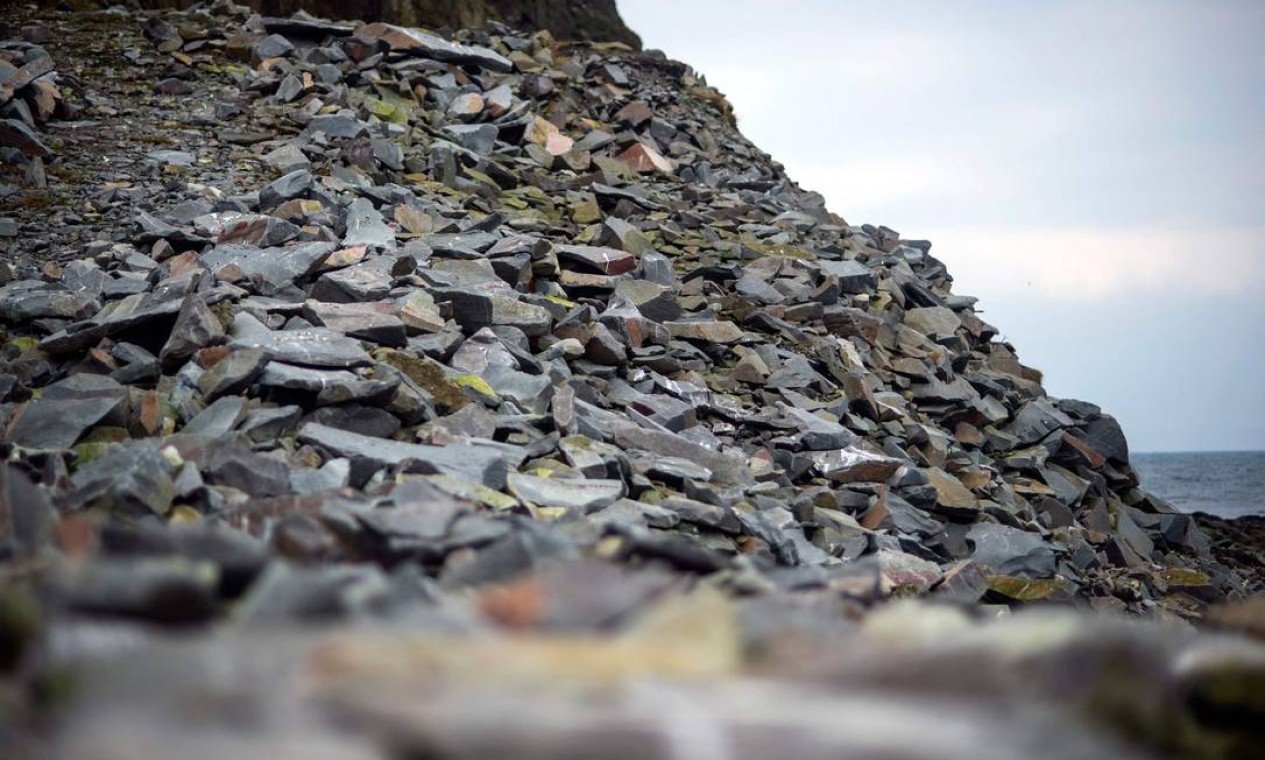 O granito de Ailsa Craig é um dos mais rígidos e puros encontrados no mundo, e mantém sua forma apesar das condições úmidas da superfície do gelo onde o curling é jogado. Foto: ANDY BUCHANAN / AFP