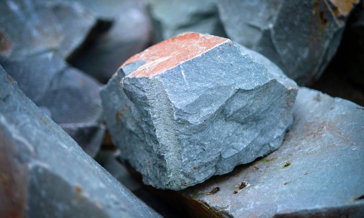 Nenhum outro lugar do mundo produz um granito com a mistura de resistência ao calor e à umidade, somada à rigidez e resiliência, desta ilha escocesa. Foto: ANDY BUCHANAN / AFP