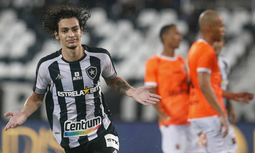 Matheus Nascimento comemora um dos dois gols que marcou contra o Nova Iguaçu, no Campeonato Carioca Foto: Vitor Silva / Botafogo
