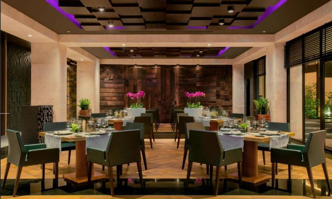 Um dos restaurantes do Westin Doha Hotel & Spa Foto: divulgação