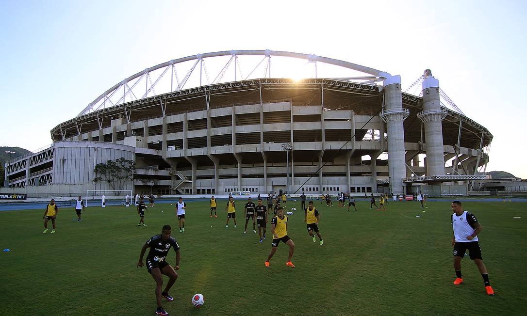 Treino do Botafogo no estádio Nilton Santos Foto: Vitor Silva / BFR
