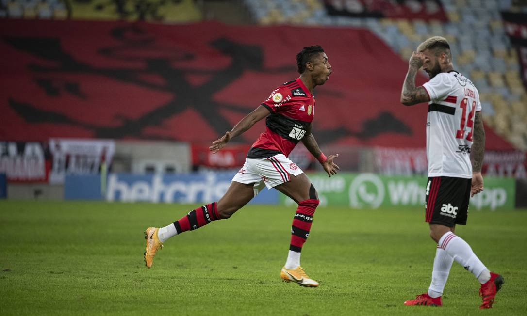 Burno Henrique marcou três gols e teve mais um anulado contra o São Paulo Foto: Alexandre Vidal / Flamengo