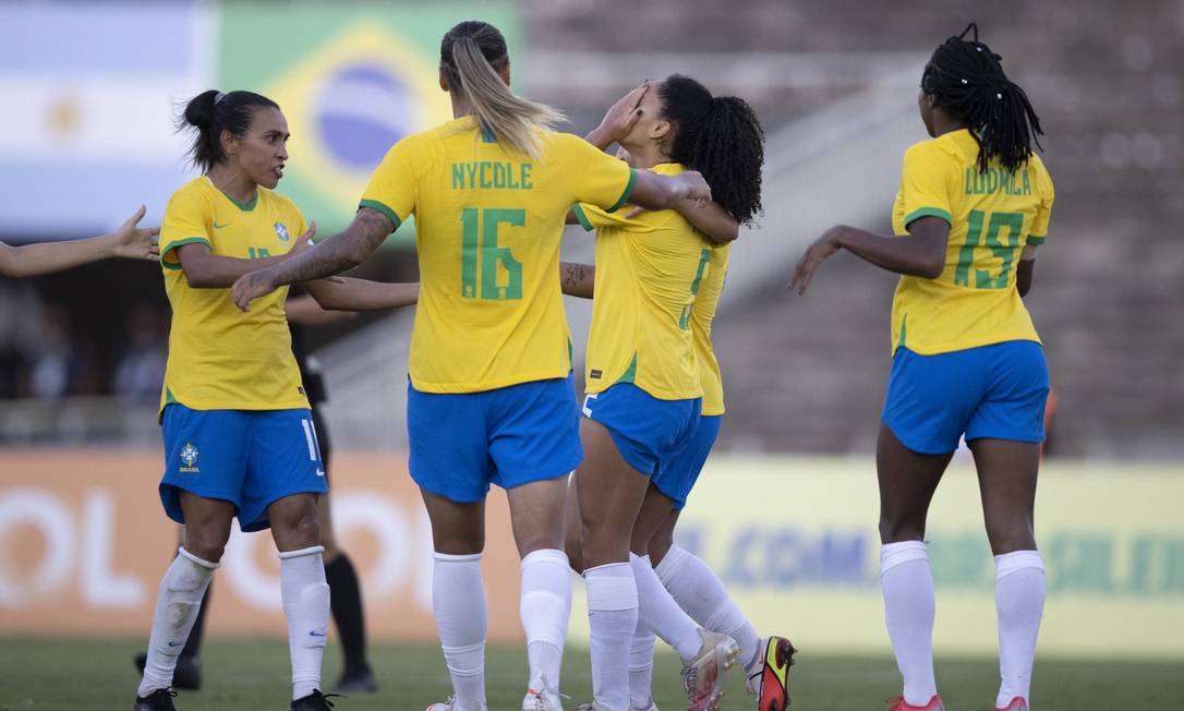 Emocionada, Yasmin comemora seu primeiro gol com a camisa da Seleção Brasileira. Foto: Lucas Figueiredo/CBF