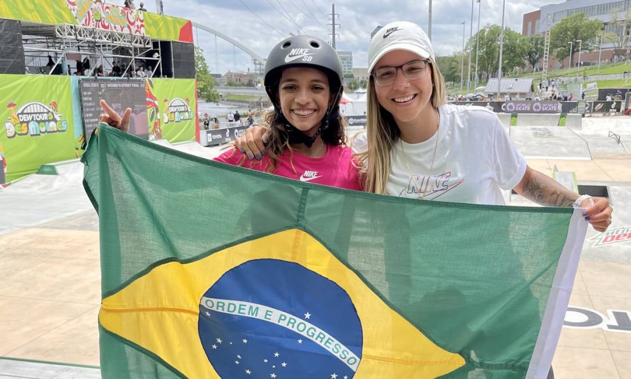 Aos 13 anos, Rayssa Leal (à esquerda) é a caçula da equipe; Pâmela Rosa (à direita) tem 21 Foto: Agência O Globo