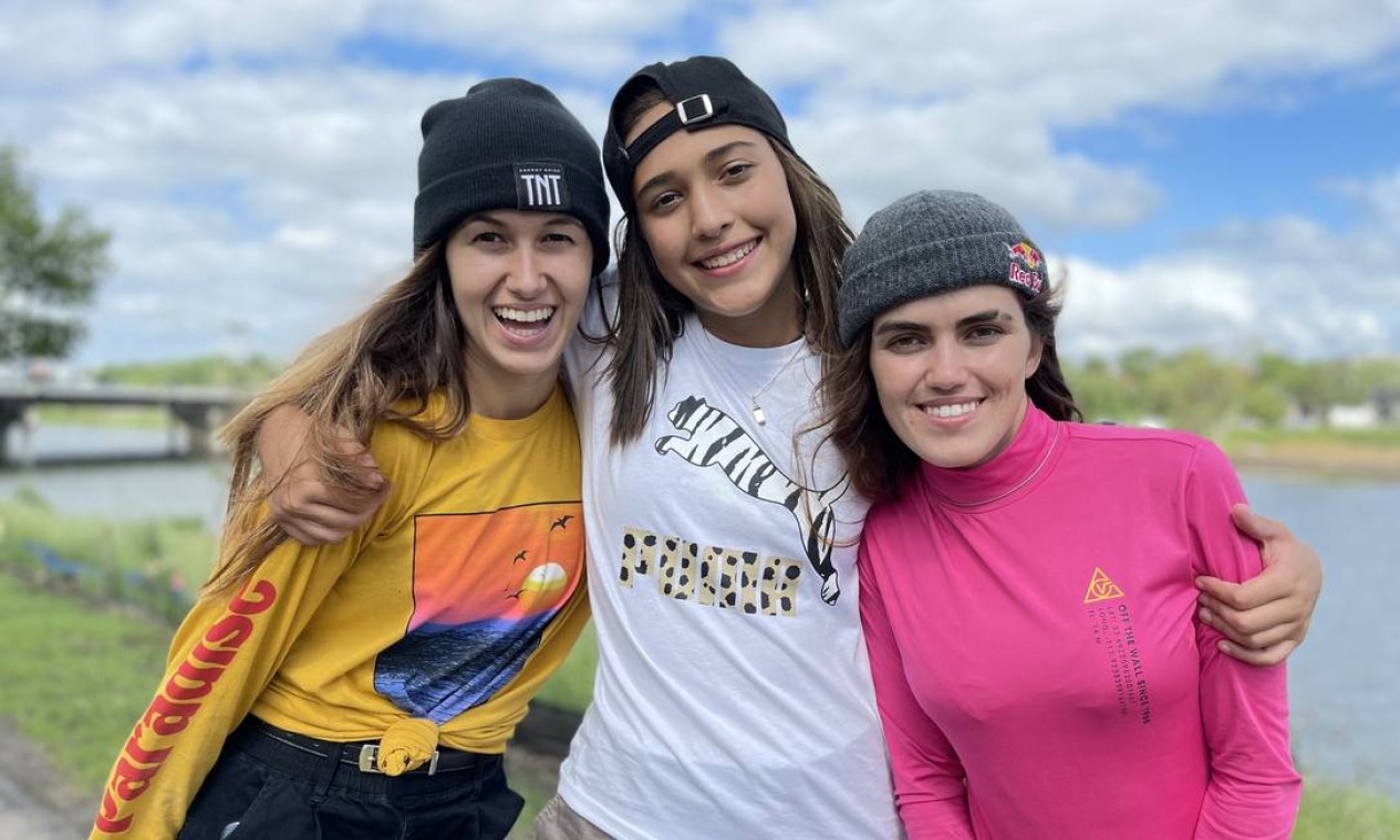 Dora Varella (de 19 anos), Isadora Pacheco (16) e Yndiara Asp (23) também representam o time feminino do Brasil Foto: Agência O Globo