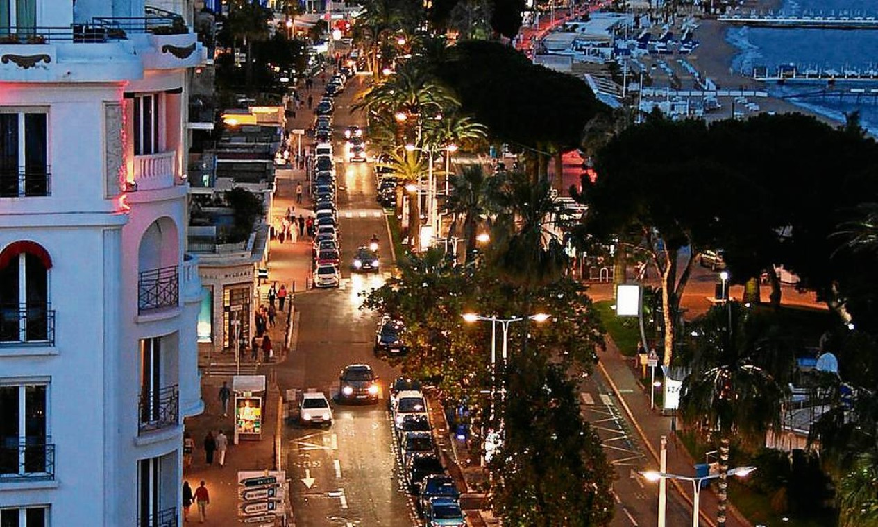 A Croisette, rua símbolo de Cannes, vista a partir da suíte Christian Dior, no Hotel Majestic Foto: Bruno Agostini / O Globo