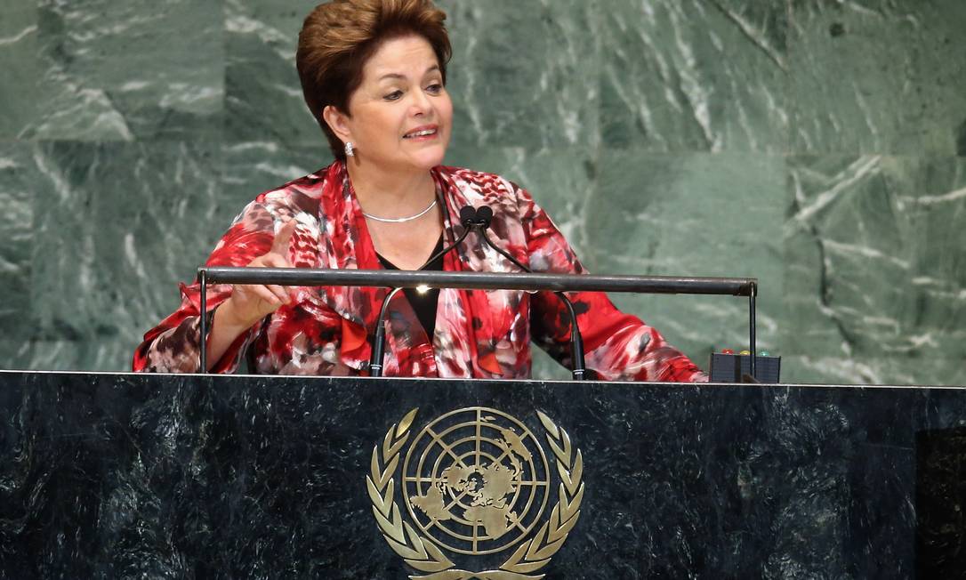 
A presidente Dilma Rousseff fala na ONU em setembro de 2012: um ano depois, a espionagem americana será o assunto dominante do discurso na abertura da 68ª Assembleia Geral nesta terça-feira
Foto: JOHN MOORE/AFP/25-09-2012