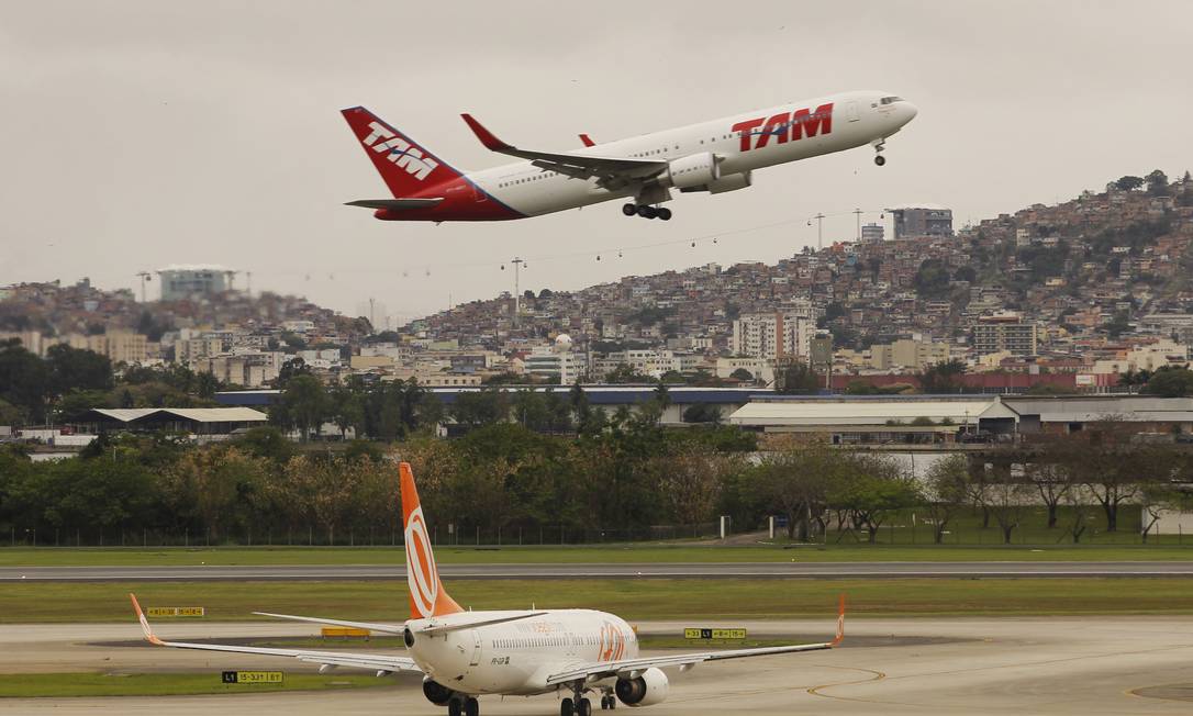 
Grandes consórcios estão preparados para disputar os dois aeroportos: Galeão (foto) e Confins
Foto: O Globo / Gustavo Miranda