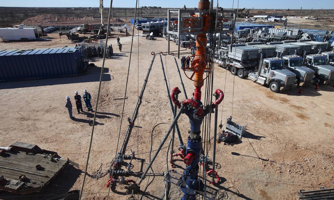 
Poço é perfurado com fracking hidráulico no Texas: gás de xisto representa 40% da produção americana
Foto: Jim Wilson/The New York Times/16/09/2013