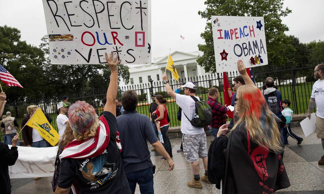 
No limite. Manifestantes protestam em frente à Casa Branca
Foto: JOSHUA ROBERTS / JOSHUA ROBERTS/REUTERS