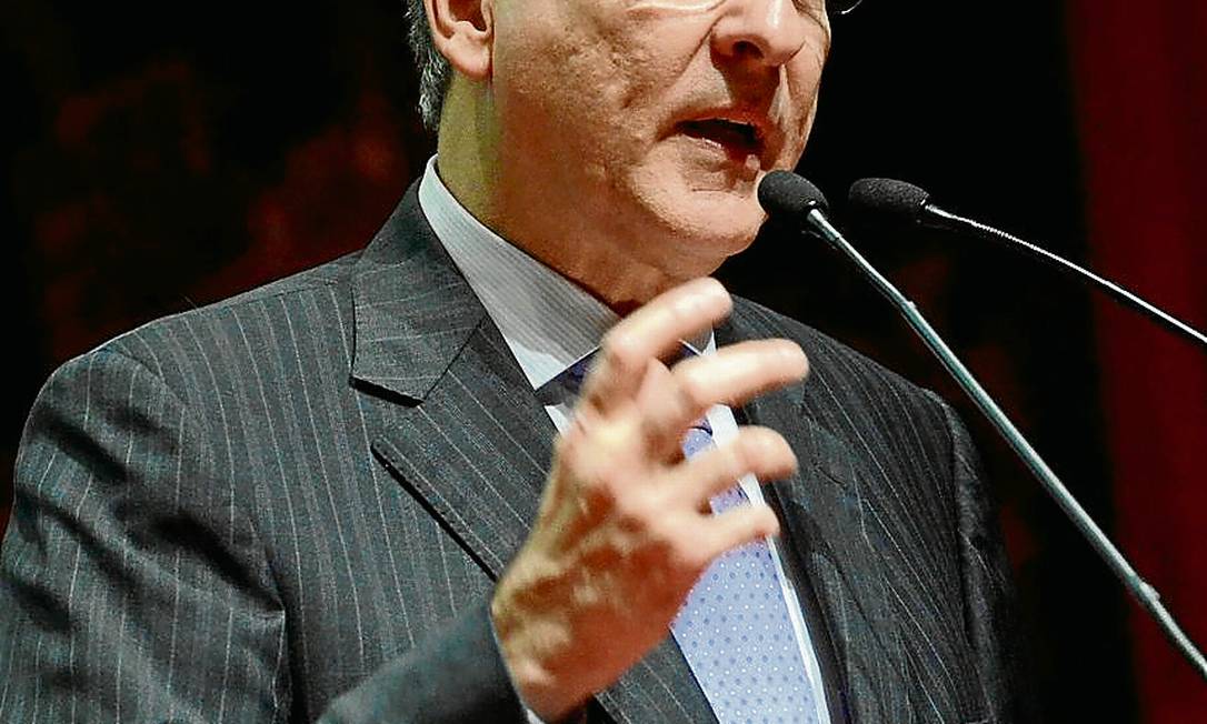 Ministro Fernando Pimentel Foto: Guito Moreto / O Globo/20-6-2012