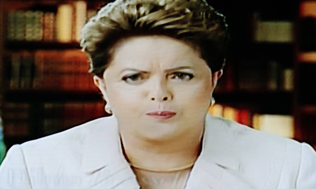 Pronunciamento da presidente Dilma Roussef em cadeia nacional sobre o leilão do campo de libra Foto: Agência O Globo