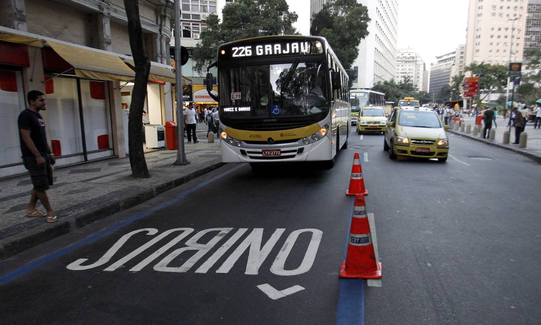
Ônibus passa pelo BRS Carioca-Estácio, inaugurado em setembro
Foto: Bruno Gonzalez