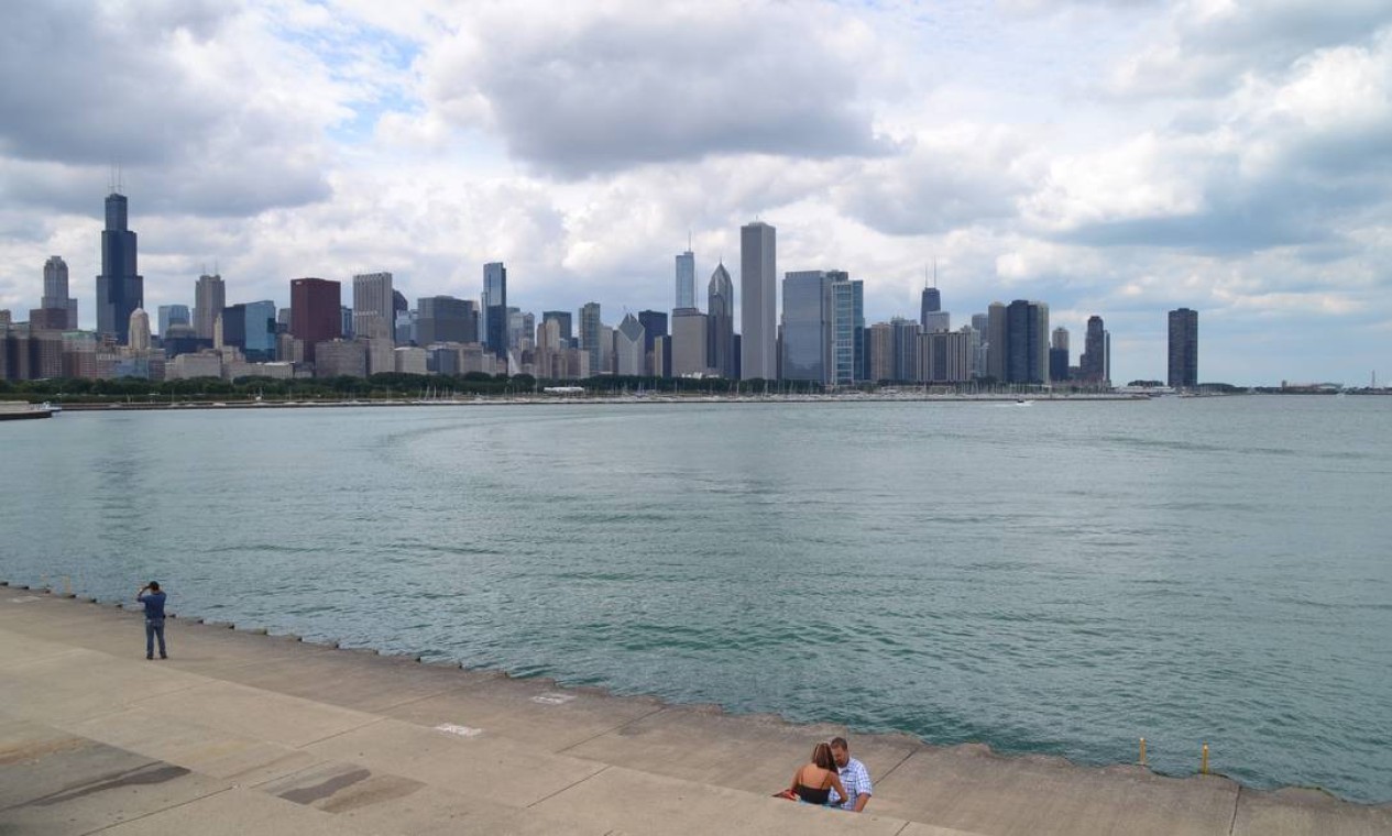 Uma pausa para o descanso às margens do Lago Michigan, em Chicago Foto: Mari Campos