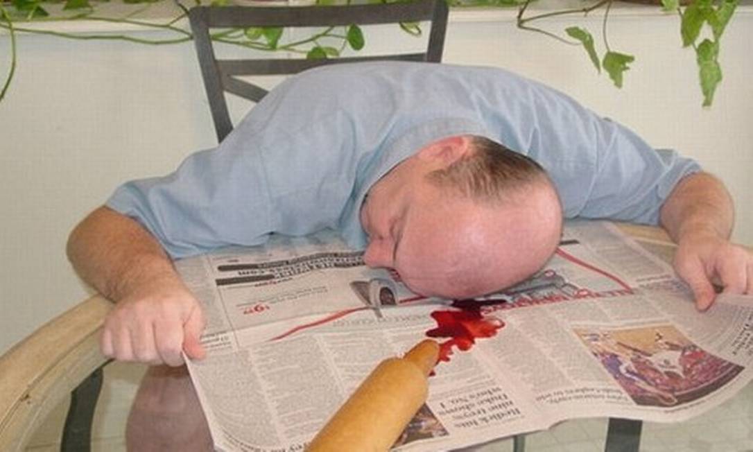 
O americano Chuck Lamb em um de seus papéis como ‘morto profissional’
Foto: Reprodução do site Dead Body Guy