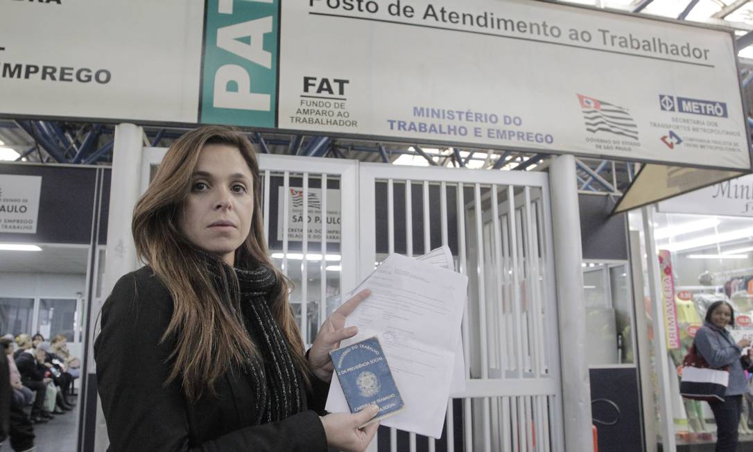 
Kátia Amorim vem tentando, mas ainda não conseguiu se registrar para receber o seguro-desemprego
Foto: Eliaria Andrade