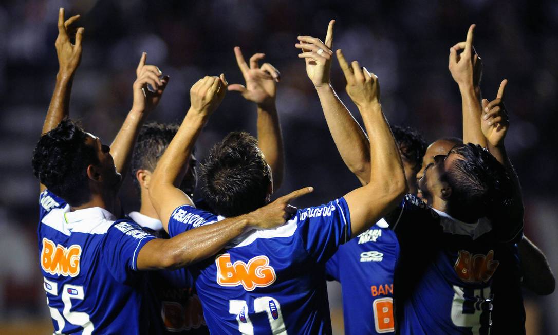 Rede Globo > rbstvsc - Globo Esporte mostra a festa do Cruzeiro, campeão  brasileiro de 2013