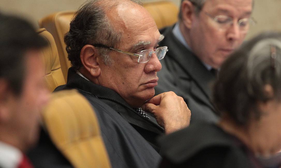 
O ministro Gilmar Mendes, durante a retomada do julgamento do mensalão
Foto:
André Coelho
/
Arquivo O Globo
