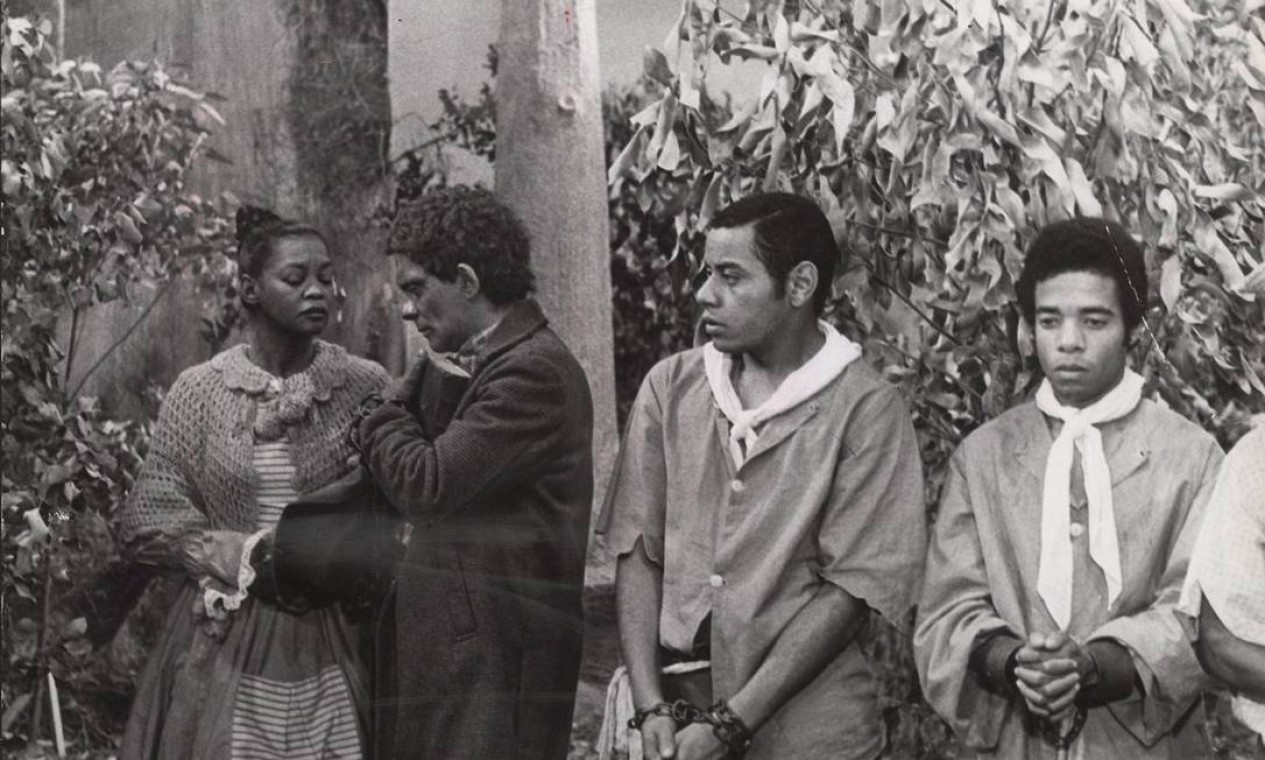 "A cabana do pai Tomás", da Globo, de 1969, causou polêmica por colocar um ator branco pintado de negro - Sérgio Cardoso - como protagonista Foto: Arquivo / O Globo