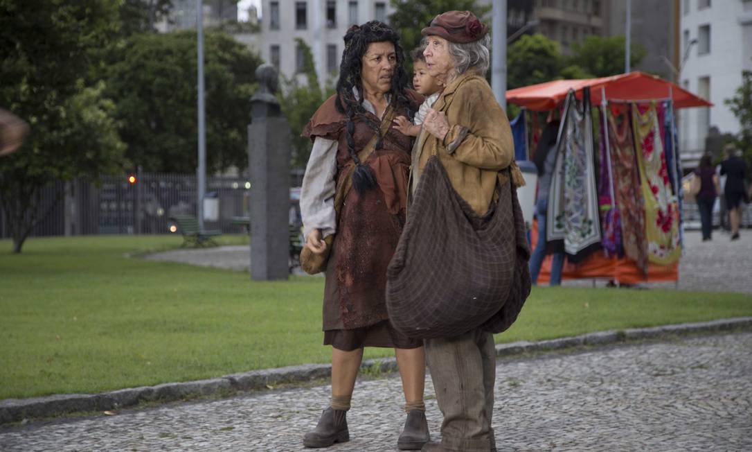 
Regina Casé e Fernanda Montenegro interpretam mendigas no nono segmento do longa ‘Rio eu te amo’
Foto: Gui Maia / Divulgação