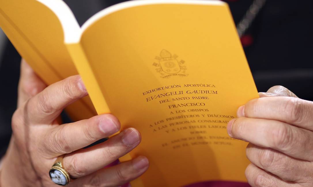 
O documento “Evangelii Gaudium”: o primeiro feito exclusivamente pelo Papa Francisco
Foto: ALESSANDRO BIANCHI / REUTERS