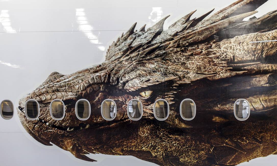 
O dragão Smaug pintado na fuselagem de um avião da Air New Zealand, parte da promoção do novo filme da trilogia “O hobbit”.
Foto: Air New Zealand / AP