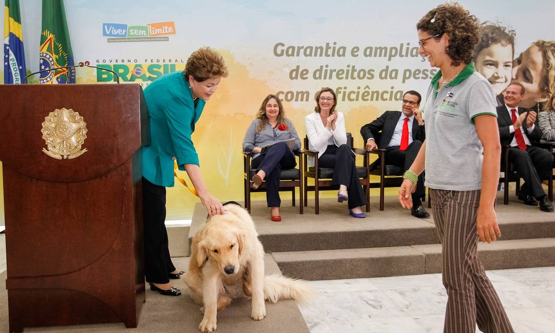 
Dilma assina decreto de regulamentação da aposentadoria especial para a pessoa com deficiência
Foto: Divulgação